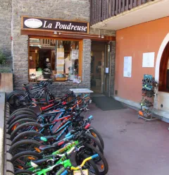 Ingang van de winkel La Poudreuse