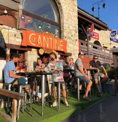 Buitenaanzicht zomer