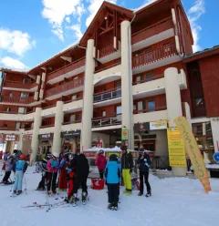 Meeting point van de ESF Plagne Soleil