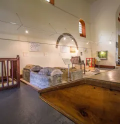 Interieur, archeologische ruimte Pierre Borrione