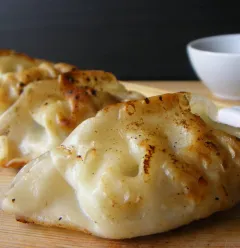 Aziatische ravioli om af te halen