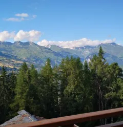 Uitzicht vanaf het balkon - rechts