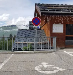Place de parking handicapé