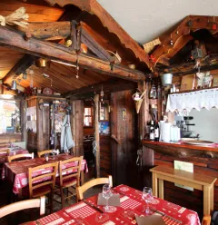 Binnen in restaurant l'Alpage