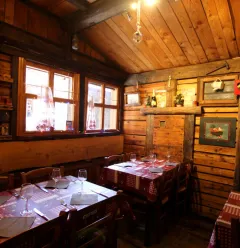 Binnen in restaurant l'Alpage