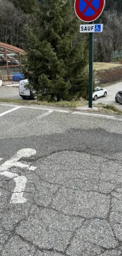 Parking PMR - Route des Caves