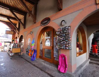 Ingang via de arcades
