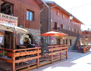Terras van Restaurant Le Dos Rond 's zomers