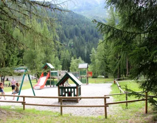 Speeltuin van de camping in Champagny le Haut