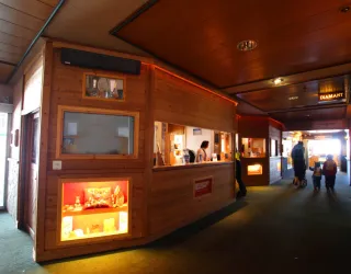 Toegang tot de ESF burelen vanuit de galerij