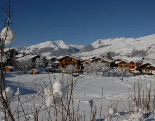 Het dorp Montchavin onder de sneeuw