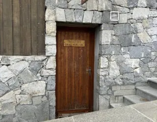 Openbare toiletten / Voorzieningen om baby's te verschonen - Maison de Montalbert_Plagne-Montalbert