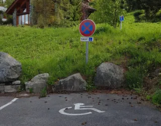 Place de parking handicapé