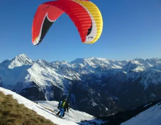 Paragliding over de toppen van la Plagne