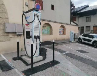 Borne recharge véhicule électrique de Macot
