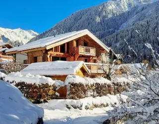 Chalet l'Échappée l'hiver, façade sud.