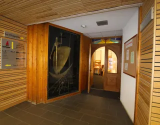 Toegang tot de kapel vanaf de galerij.