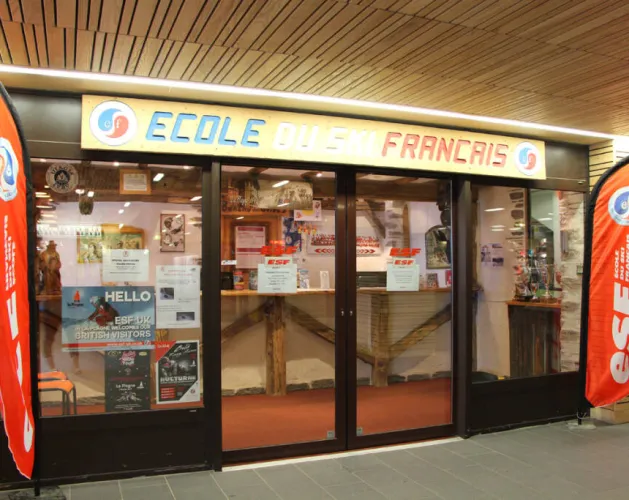 Ingang van de ESF (Franse skischool) Plagne Centre