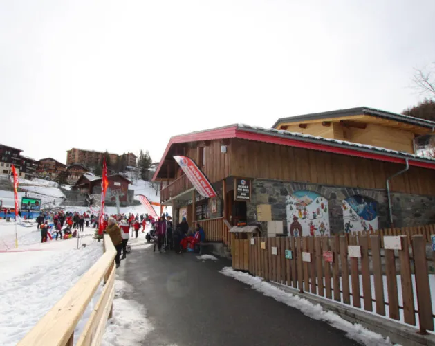Toegang tot de ESF (Franse Skischool )van Montchavin