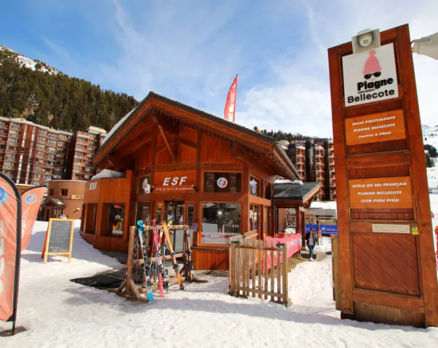 Burelen van de ESF (Franse skischool) 's winters te Plagne Bellecôte