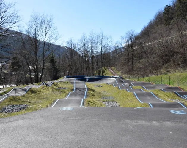 Pump track