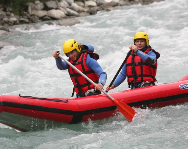 Een cocktail tussen kano en rafting !!