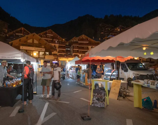 Ambachtelijke avondmarkt_Champagny-en-Vanoise