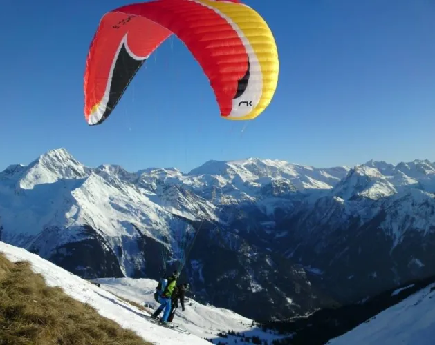 Paragliding over de toppen van la Plagne