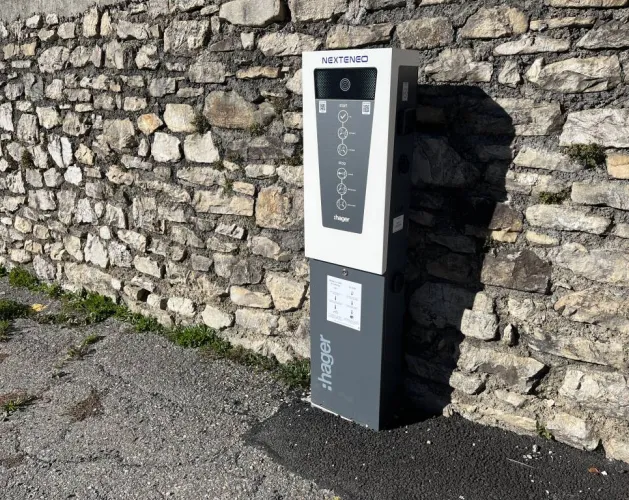 Borne de recharge pour véhicule électrique_Champagny-en-Vanoise