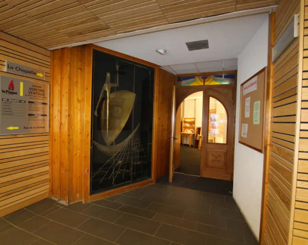 Toegang tot de kapel vanaf de galerij.