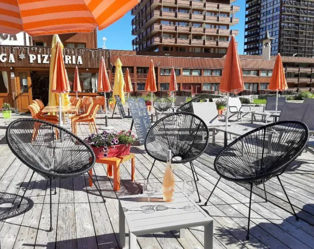 Het Vega terras in de zomer
