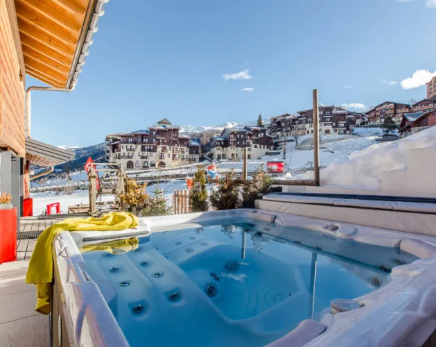 Jacuzzi en terras van Chalet Les Cavagnes