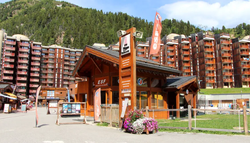 Burelen van de ESF (Franse skischool) 's zomers te Plagne Bellecôte