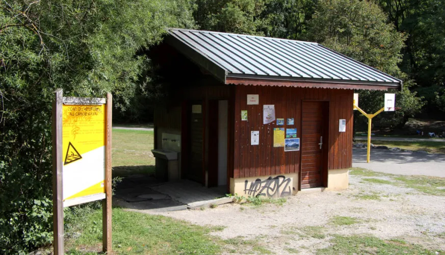 Openbare toiletten - Basis voor vrijetijdsbesteding in Aime