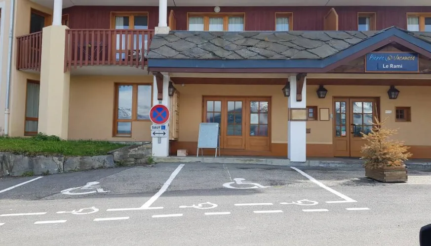 Place de parking handicapé