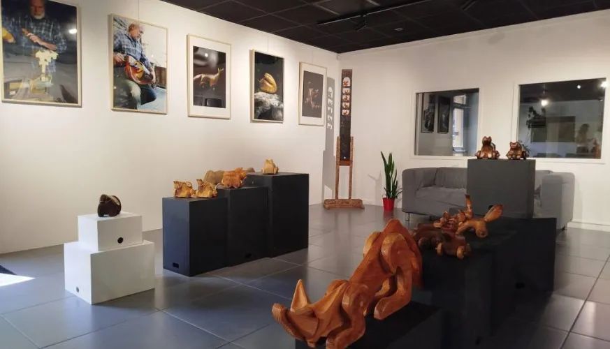 Tentoonstelling | „Er waait een zomerse bries over de berg en brengt…“ // „De wind van de tsat-temp waait over de berg en brengt…“_Aime-la-Plagne
