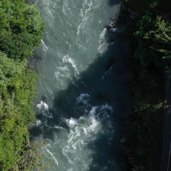 Voie verte vélo en bord d'Isère à La Plagne