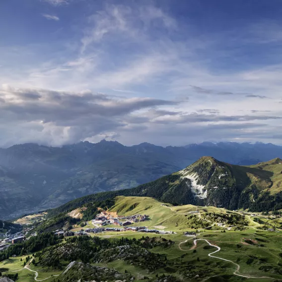 Panorama de la Plagne en été