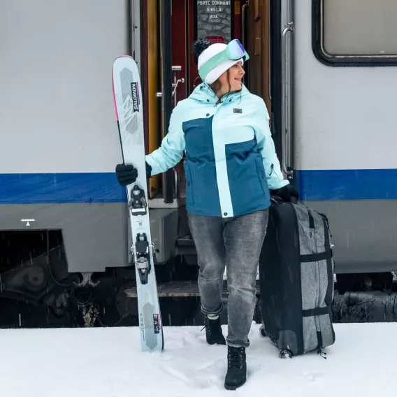 Gare_Aime_et_train-BrendanLePeru