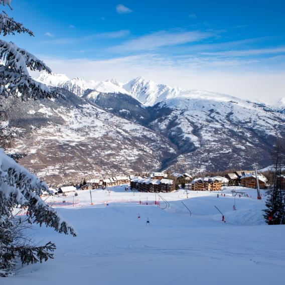 Ski sapin et village La PLagne