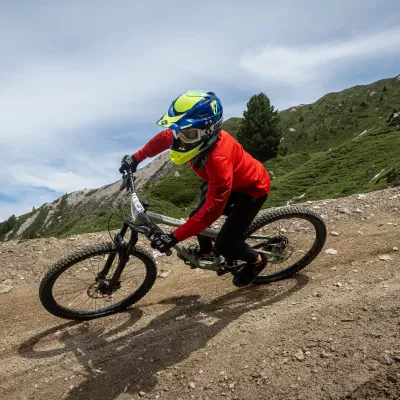 Je kinderen hebben gelijk dat ze willen gaan downhill mountainbiken (bewijs door 4)
