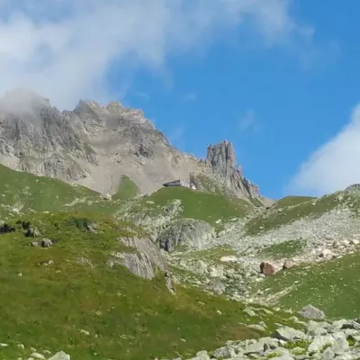 Zicht op de berghut van la Balme, vallei van la Plagne
