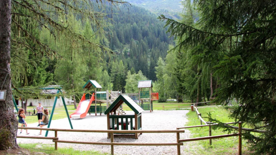 Speeltuin van de camping in Champagny le Haut