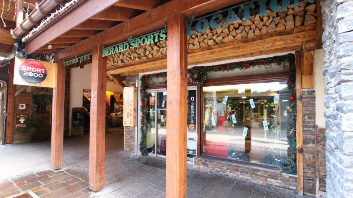 Etalage Sport 2000 vanaf de voetgangersstraat