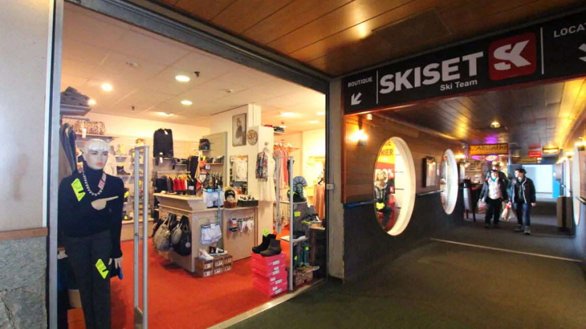 Skiset in de winkelgalerij