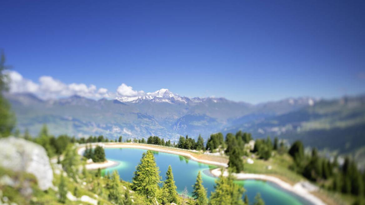Belle randonnée avec une vue magnifique à l'arrivée Le Lac des Pierres Blanches