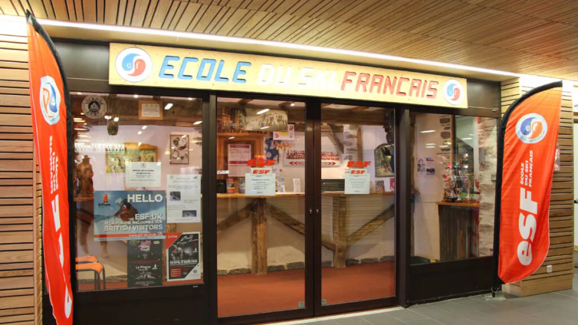 Ingang van de ESF (Franse skischool) Plagne Centre