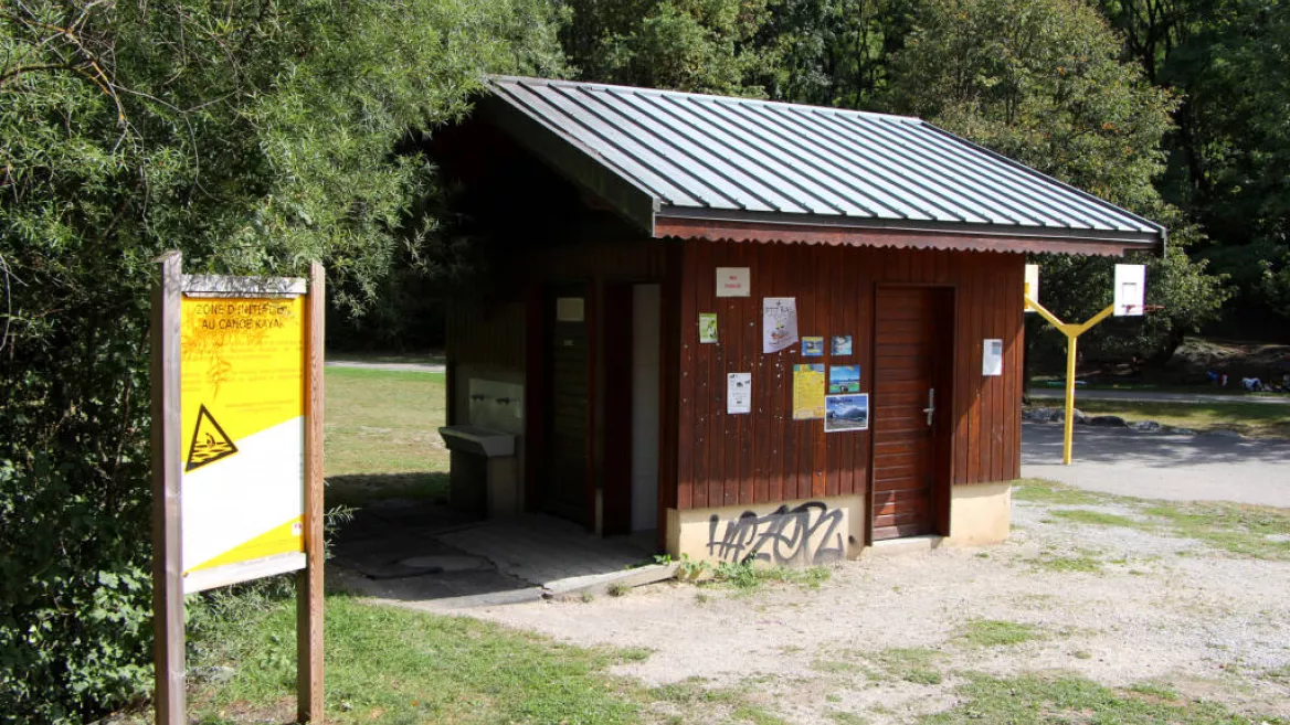 Openbare toiletten - Basis voor vrijetijdsbesteding in Aime