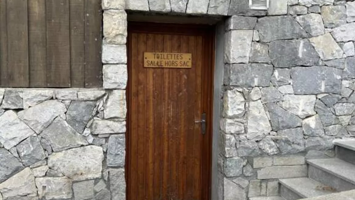 Openbare toiletten / Voorzieningen om baby's te verschonen - Maison de Montalbert_Plagne-Montalbert