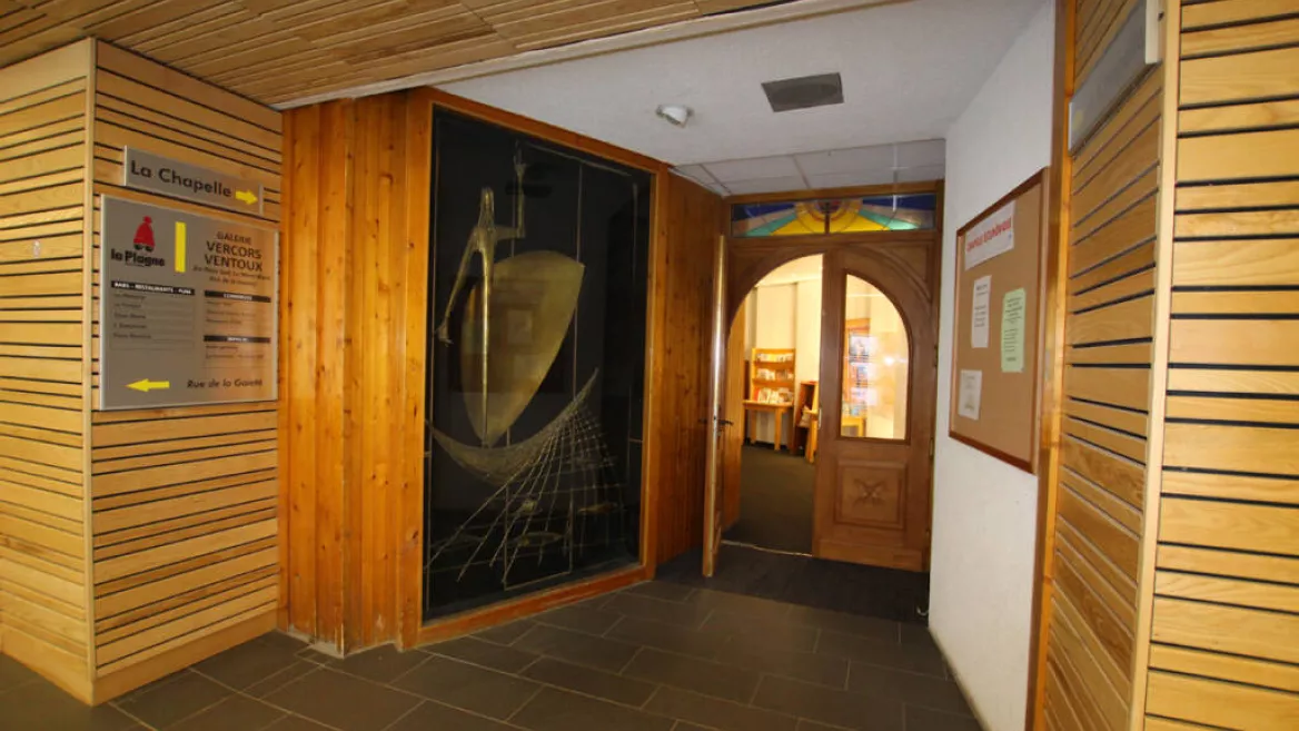 Toegang tot de kapel vanaf de galerij.